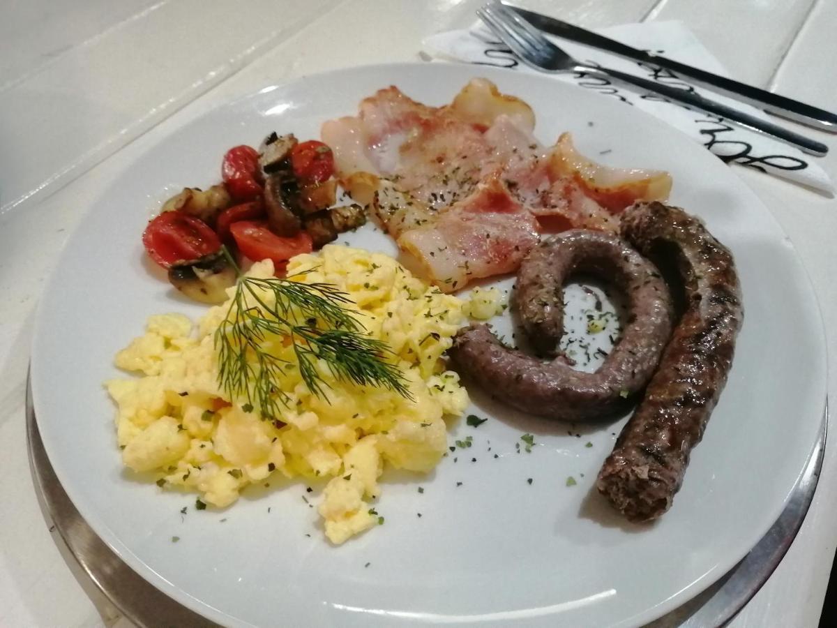 Villa Mariss Guesthouse Kraaifontein 外观 照片
