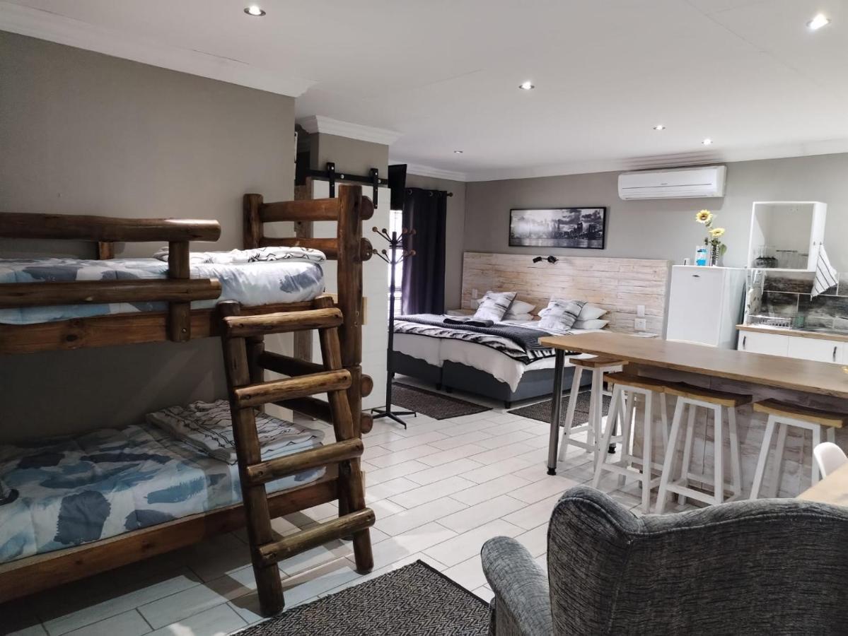 Villa Mariss Guesthouse Kraaifontein 外观 照片