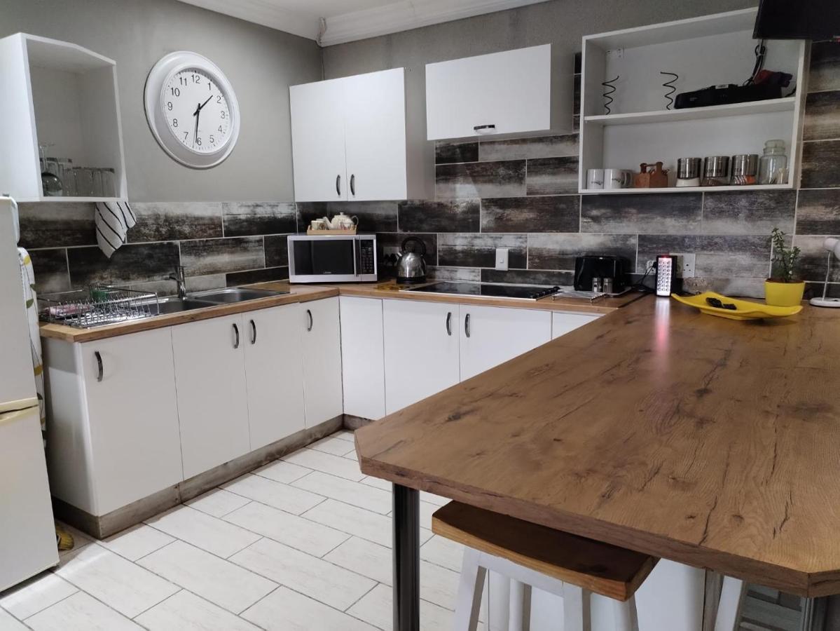 Villa Mariss Guesthouse Kraaifontein 外观 照片