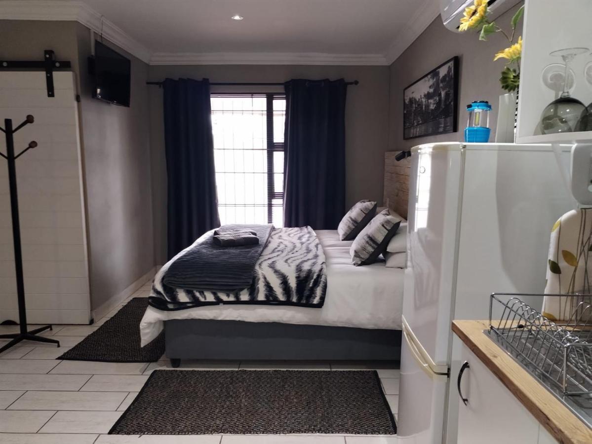 Villa Mariss Guesthouse Kraaifontein 外观 照片