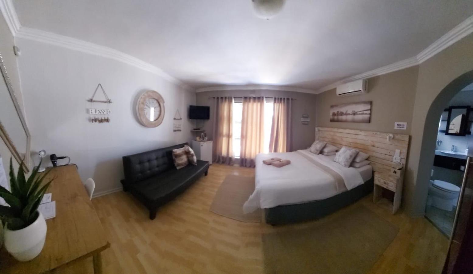 Villa Mariss Guesthouse Kraaifontein 外观 照片